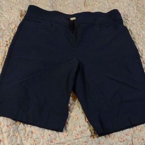 Dana Buchman pull on Bermuda shorts, Navy Stretch fabric, LG, EUC